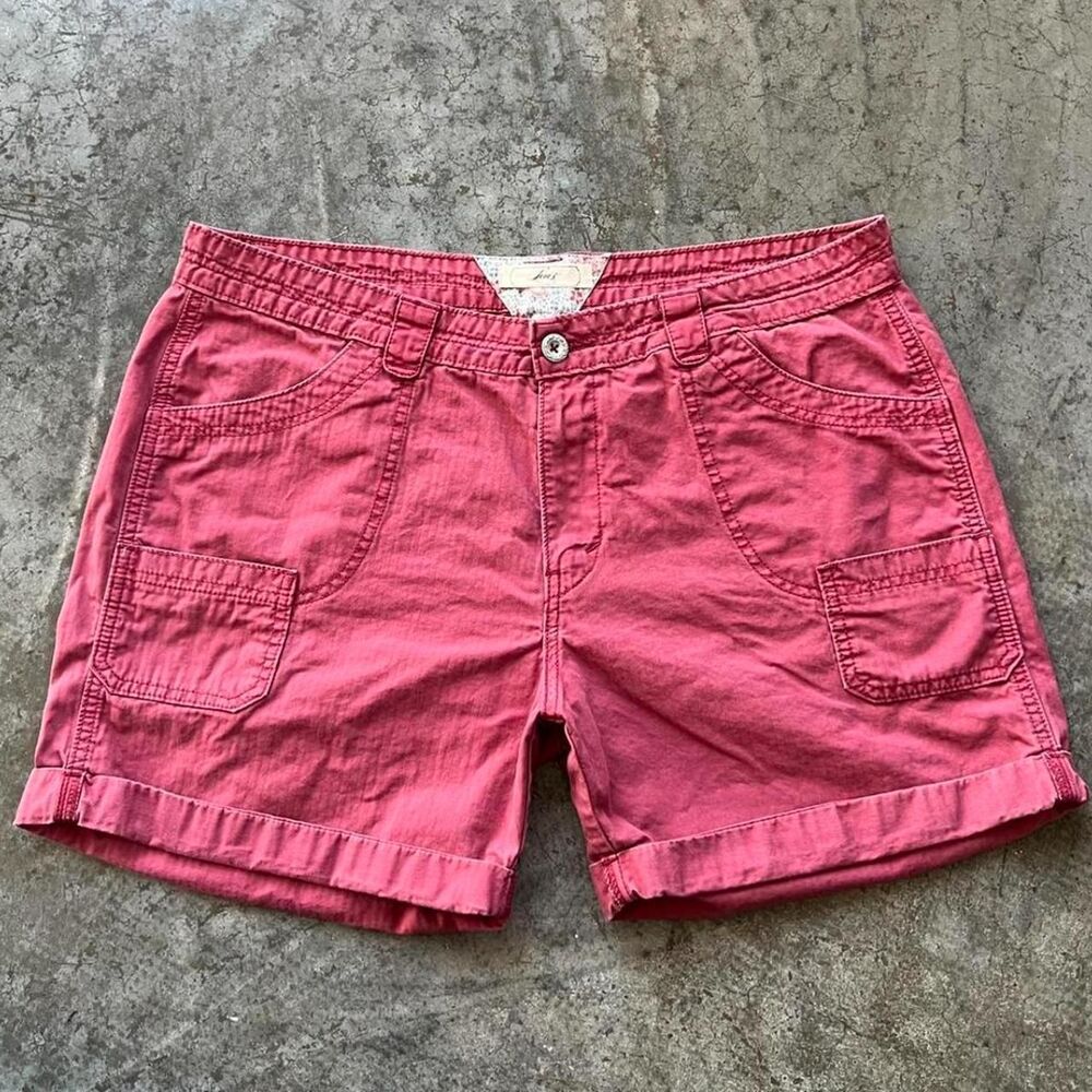 Levi’s Pink Shorts 100% Cotton Utility Cargo Girly Summer Floral Tag Women’s 16